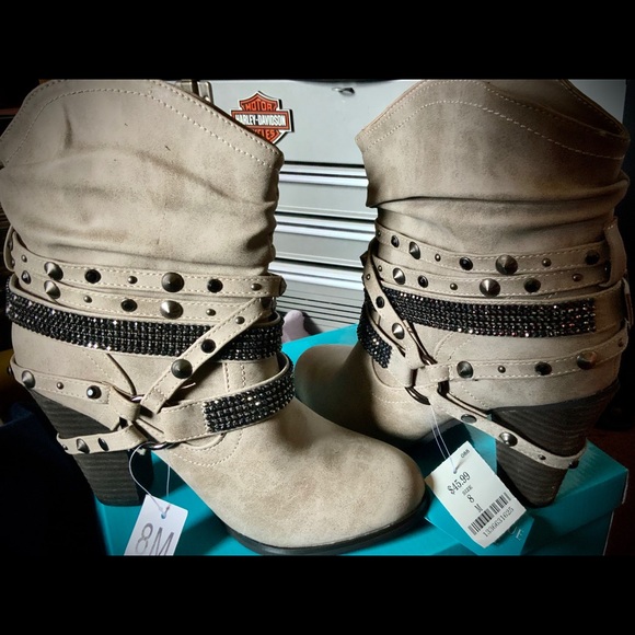 NWT Dominique Nicole Studded Boots - Picture 1 of 4